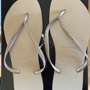 HAVAIANAS  GOLD FLIP FLOPS!!!!